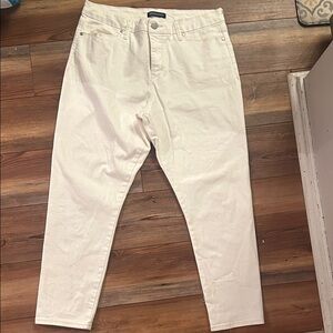 Bandolino Smooth Operator white High-Rise Capri Jeans